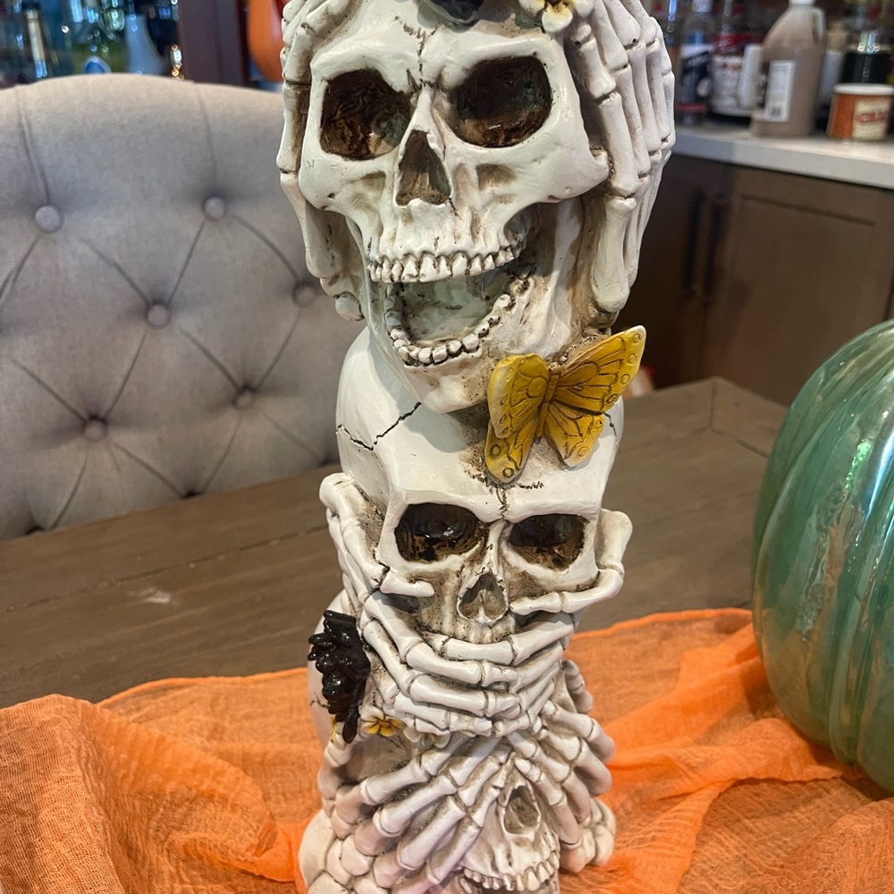 DAY OF THE DEAD  White Skull Stack Home Accent